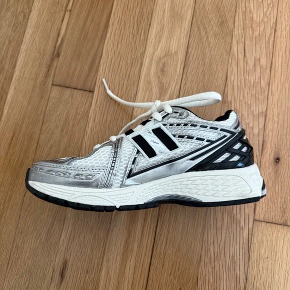 New balance sneakers - Picture 2 of 6